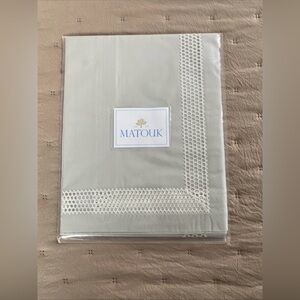 Matouk Cecily EURO SHAM  27”x27” Silver 500 TC Cotton Percale MSRP $385 NWT